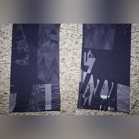 UNDER ARMOUR Women's UA Reflect High-Rise Crop Leggings XS - Picture 3 of 4